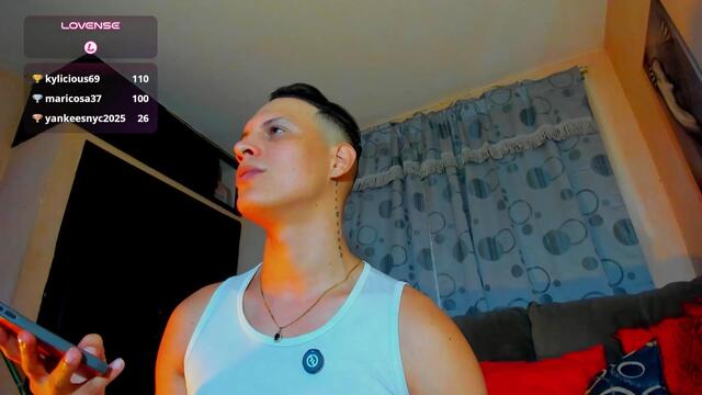 martin-francoo: عارضة كاميرا ويب على Flirt4Free