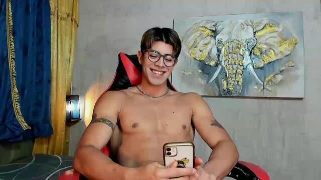 alastor-grey — Flirt4Free 直播模特：照片与资料