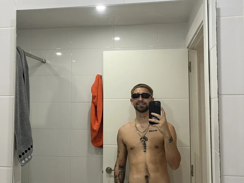 Preview photo of webcam model omarito100 on Stripchat
