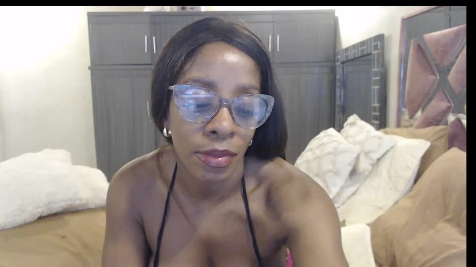 ginachaudex – Webcam-Modell auf XloveCam