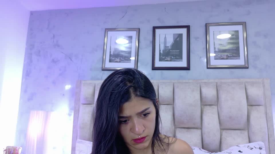 luciadelavega (XloveCam): fotod ja profiil