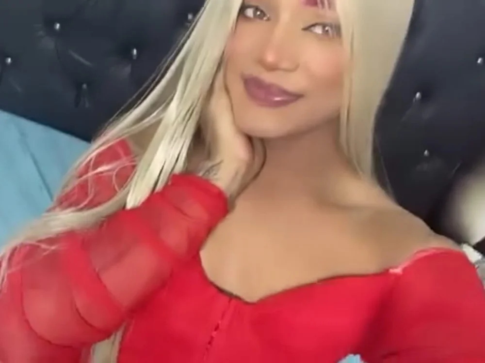 Preview photo of webcam model selfsuck_trans on Stripchat