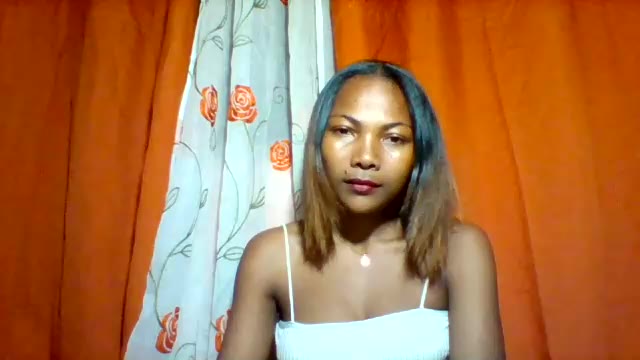 lyndah19, model webcam de Chaturbate: fotos
