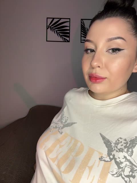 m-o-l-n-i-y-a — BongaCams वेबकैम मॉडल: फ़ोटो