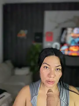 Abril10_, webcam-malli (Stripchat): kuvat