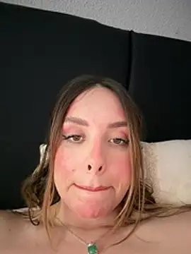 Alirawrz — Stripchat ওয়েবক্যাম মডেল: ছবি
