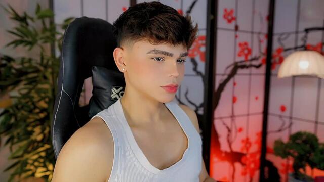 emiliano-sanchez — Flirt4Free वेबकैम मॉडल: फ़ोटो
