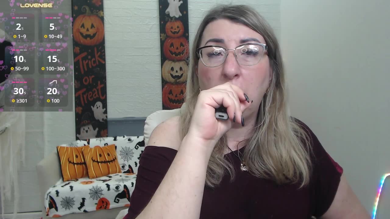 helenenigma (XloveCam): fotod ja profiil