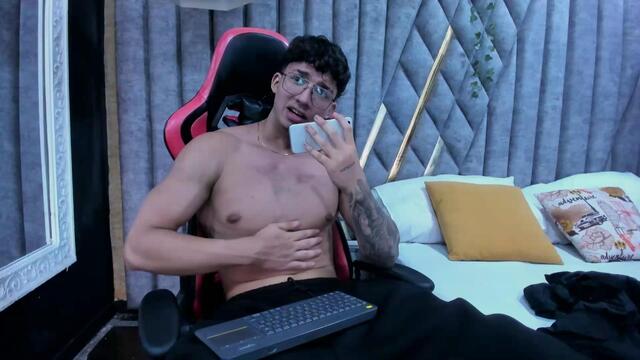 axxel-men на Flirt4Free: фото вебкам-моделі