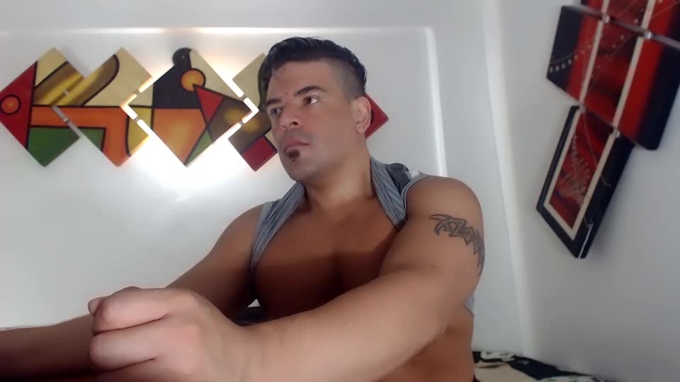 Preview photo of webcam model matthewray on XloveCam