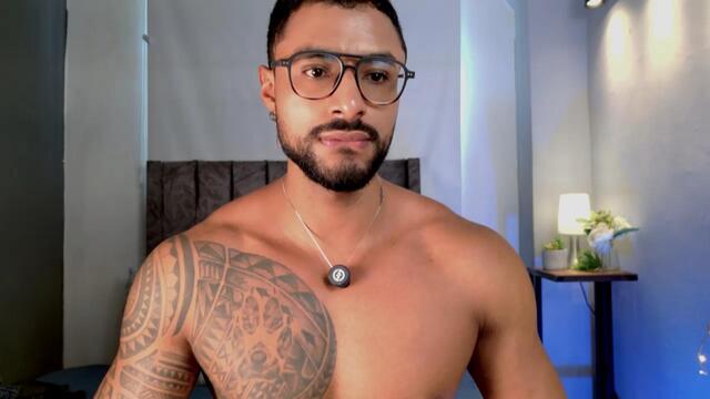 liiam-garcia, modelo webcam de Flirt4Free: fotos