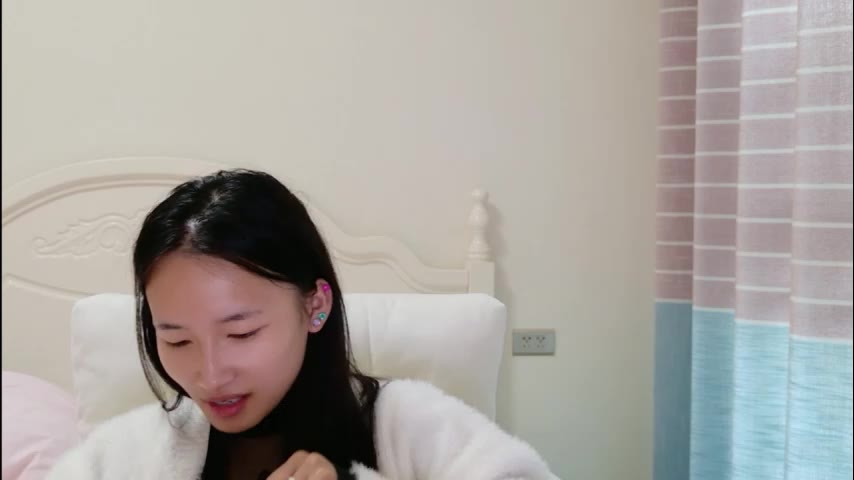 momokayumi (LiveJasmin): nuotraukos, profilis