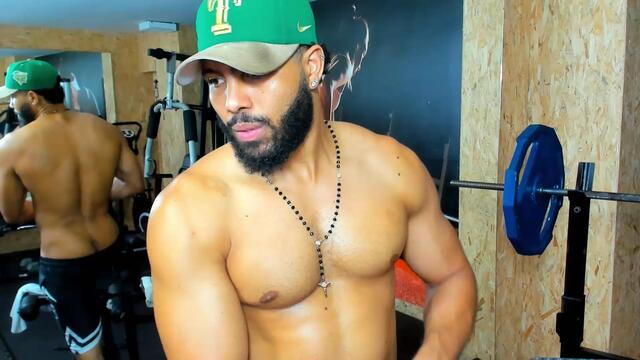 logan-simons: عارضة كاميرا ويب على Flirt4Free