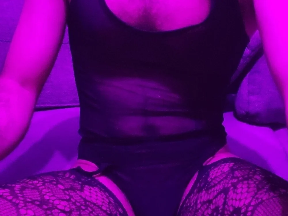 Moh_197, cam model su Stripchat: foto