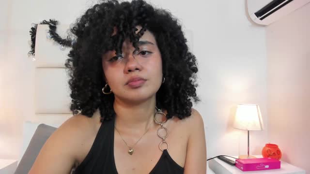 kiraspell (XloveCam): fotod ja profiil