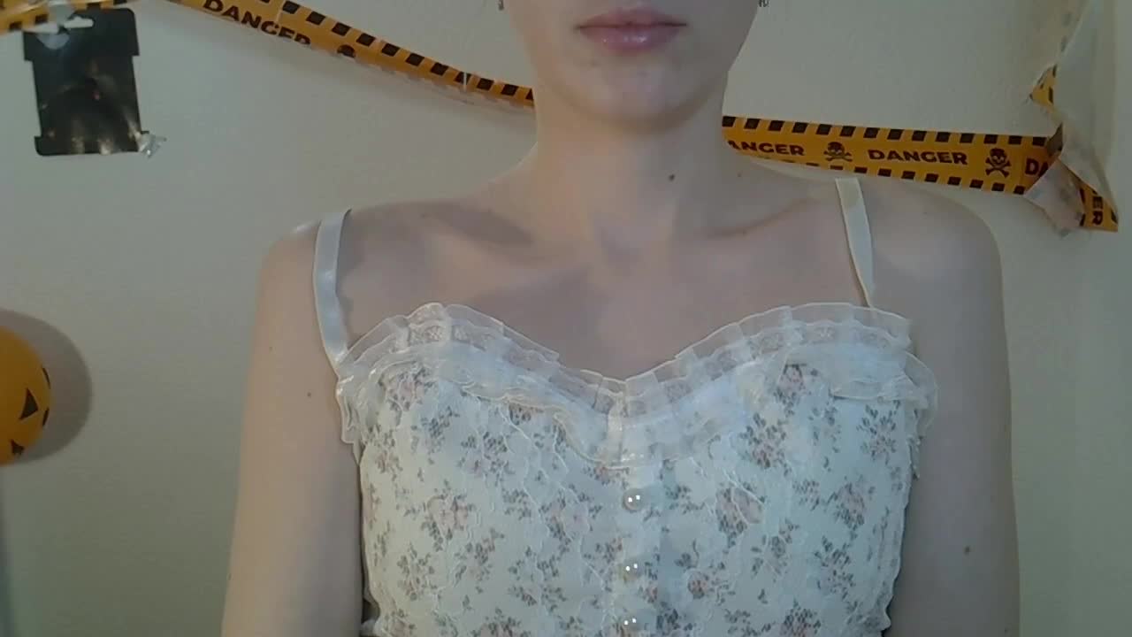 ditavira — XloveCam 直播模特：照片与资料