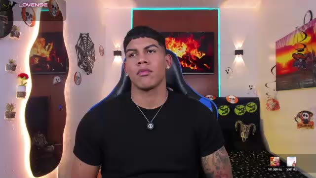 Preview photo of webcam model damian_latinxxx on Chaturbate