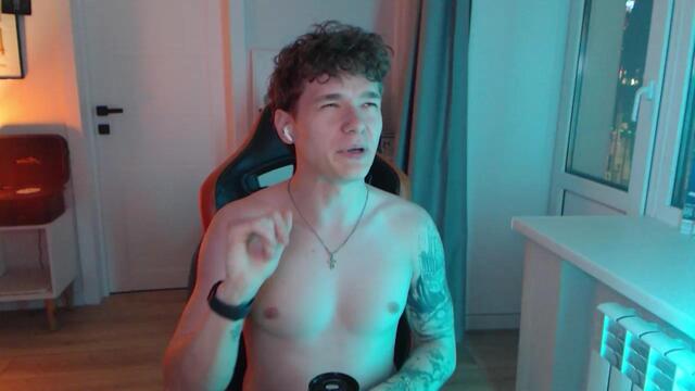 dany-davis: عارضة كاميرا ويب على Flirt4Free