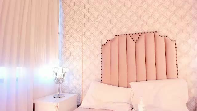 Preview photo of webcam model julietta___ on Chaturbate