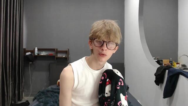Preview photo of webcam model zack-fields on Flirt4Free