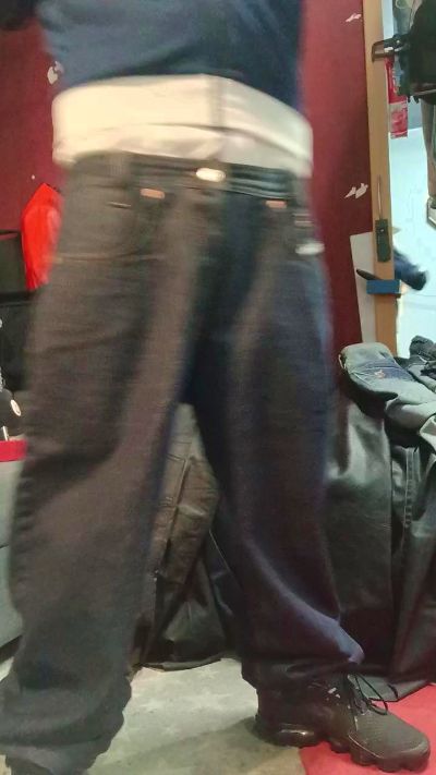 fetishjeans: عارضة كاميرا ويب على Cam4