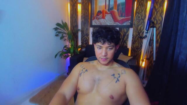 Preview photo of webcam model austin-gregor on Flirt4Free