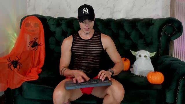 Preview photo of webcam model ken-zaenz on Flirt4Free