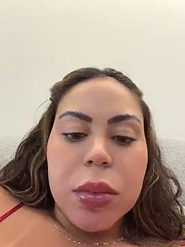 LariiHotWife – Stripchat webkamerás modell