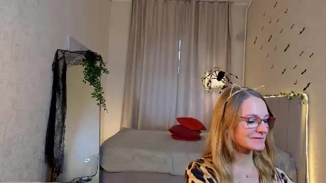 Фото вебкам-модели milf_tea на Chaturbate