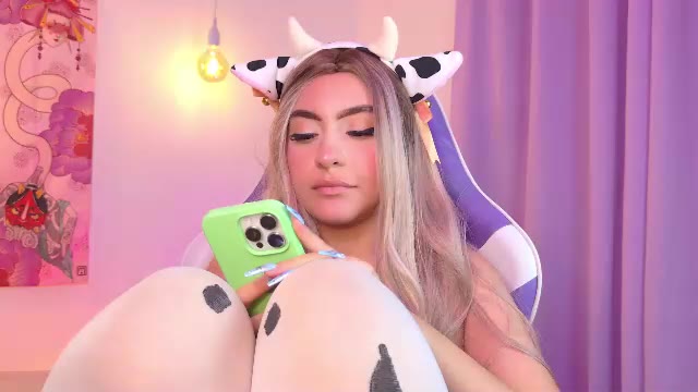 Preview photo of webcam model mayavexx on Chaturbate