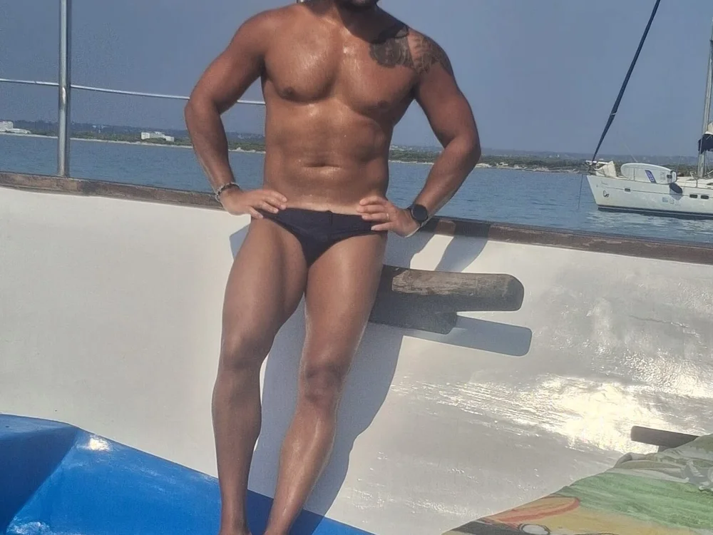 Preview photo of webcam model FranklinHot on Stripchat