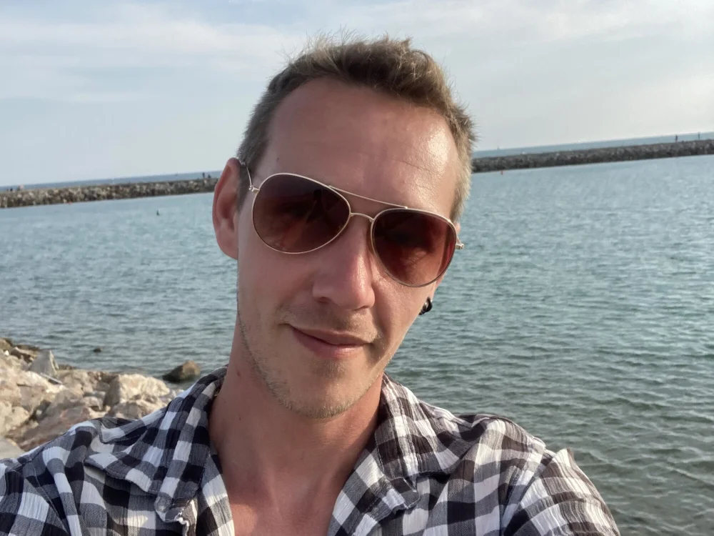 Gusgus2534 — Stripchat: ფოტოები და პროფილი