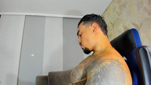 zeus-strong – Flirt4Free webkamerás modell