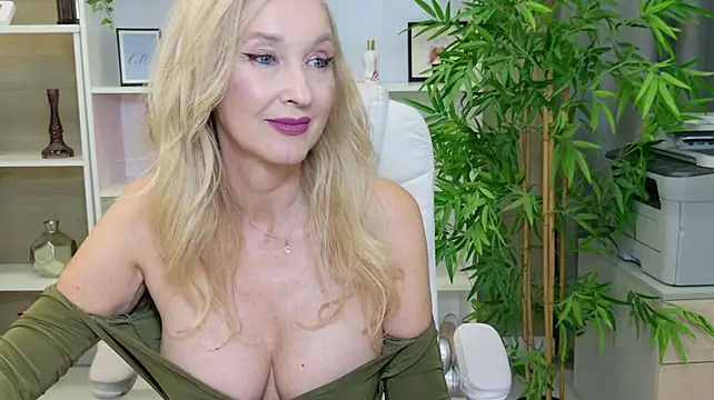 LadyLeea – Stripchat webkamerás modell