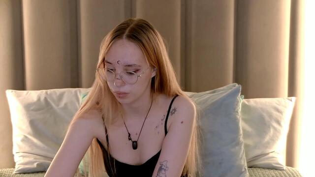 lina-lewitt — Flirt4Freeのライブ配信モデル：写真・プロフィール