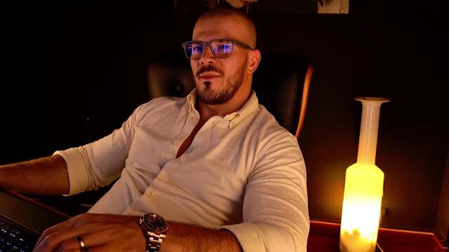 Preview photo of webcam model erick-angelo on Flirt4Free