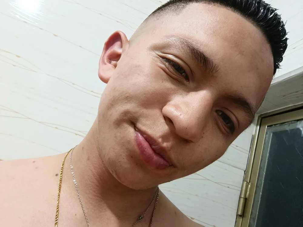 Max_463111 – уебкам модел в Stripchat: снимки