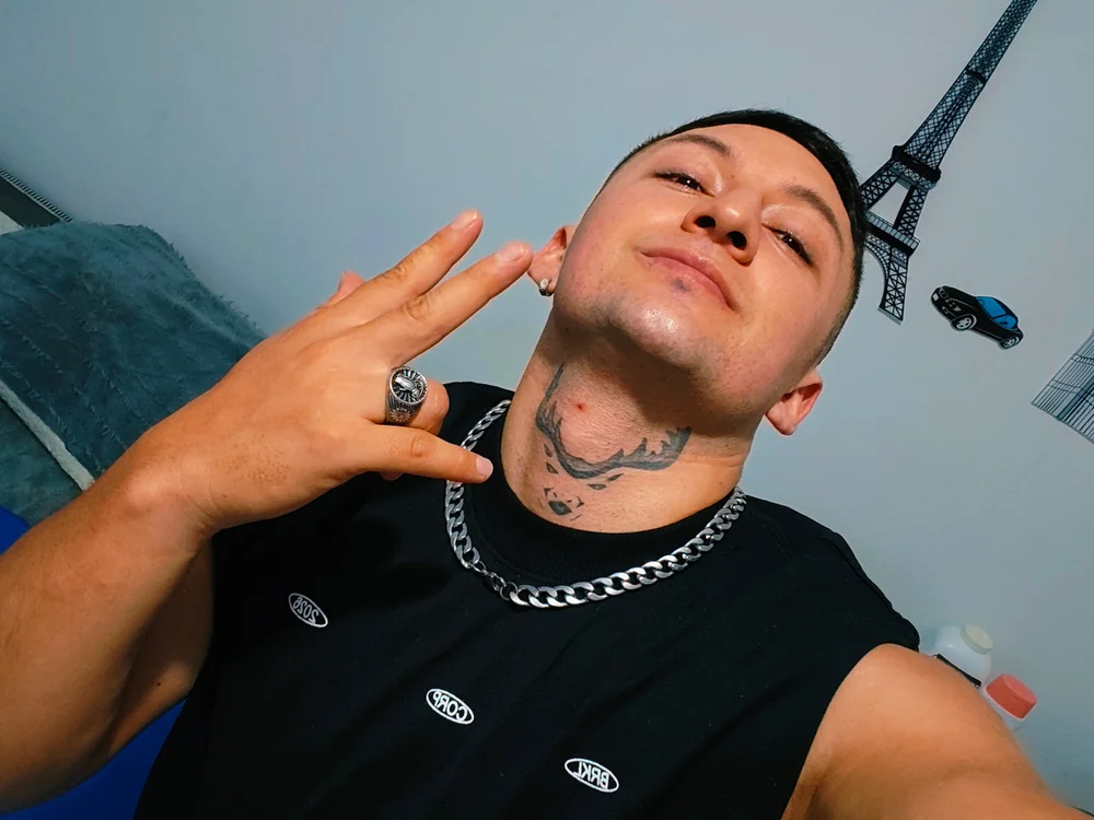 briiantorre, webcammodell på Stripchat: bilder
