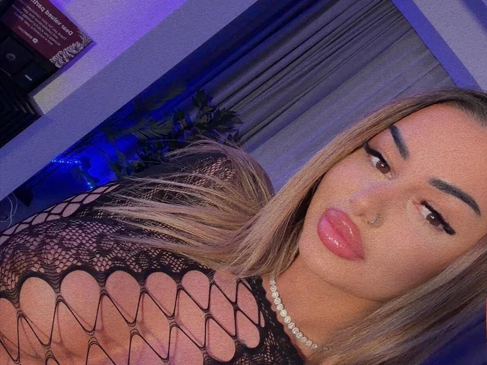 KirstieVegas, webcammodel på Stripchat: fotos