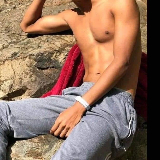 Estebanbigcock23, вебкам модел на Stripchat: слике