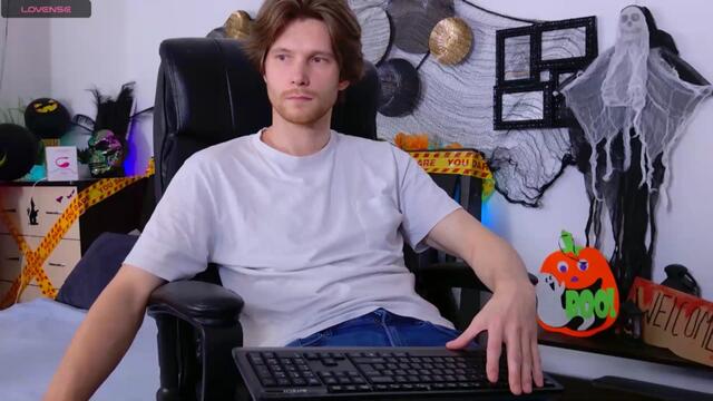 enzo-oret – Flirt4Free webkamerás modell