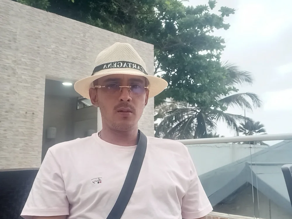 paisa233, вебкам модел на Stripchat: слике