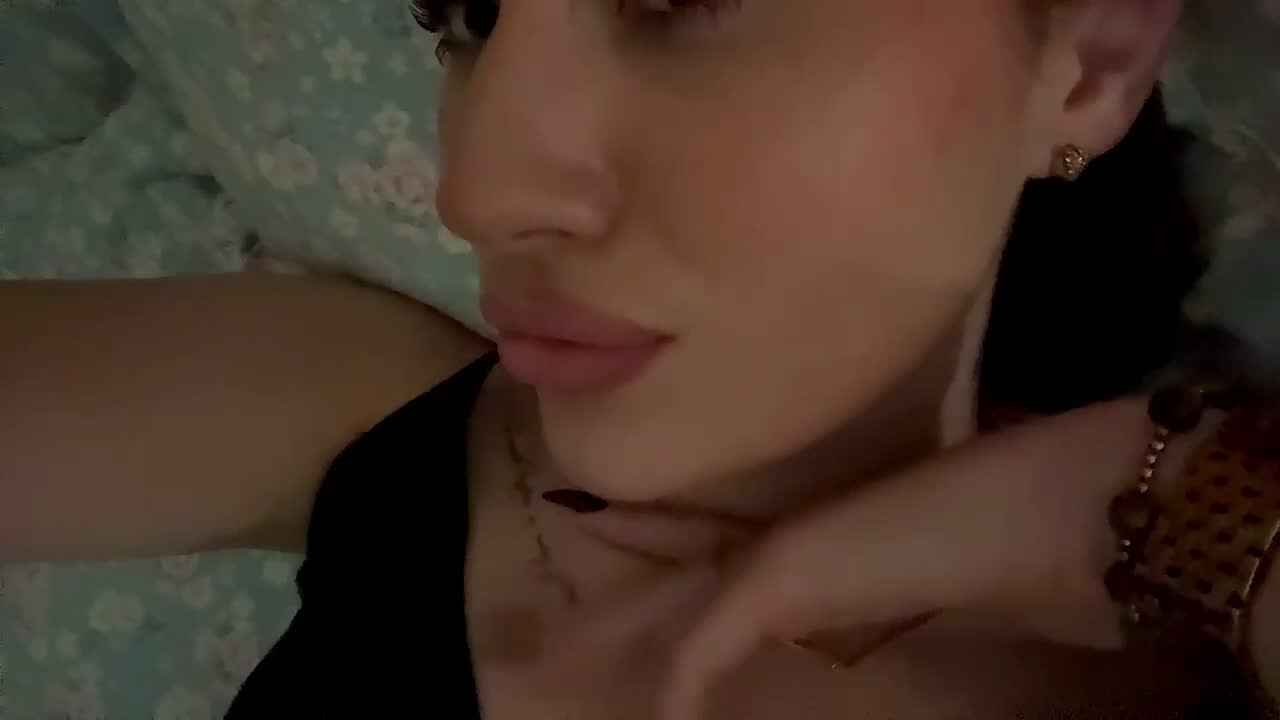 Preview photo of webcam model marvaoberdorf on XloveCam