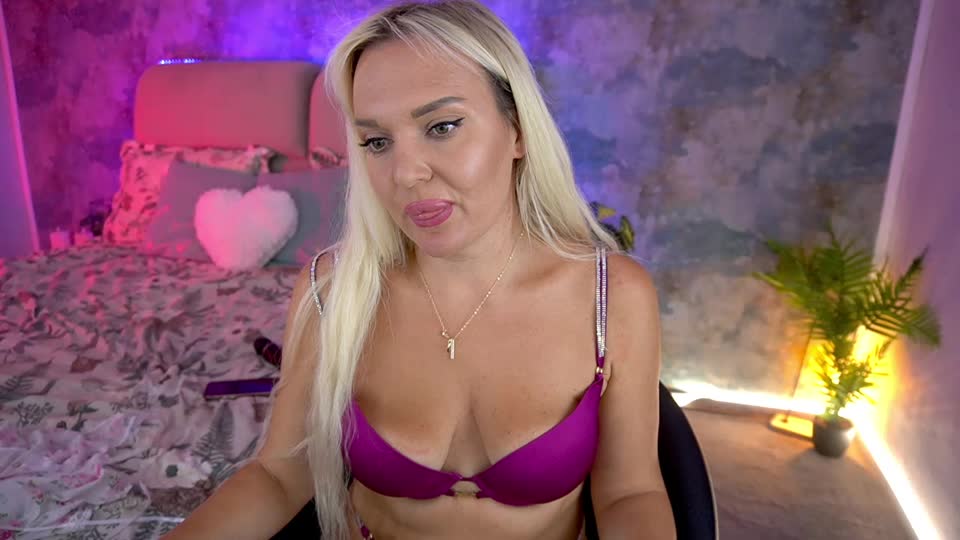 amelihot69 – XloveCam webkamerás modell