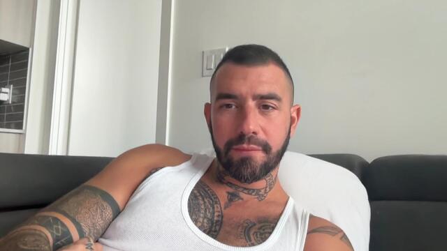 izzi, modelo webcam de Flirt4Free: fotos