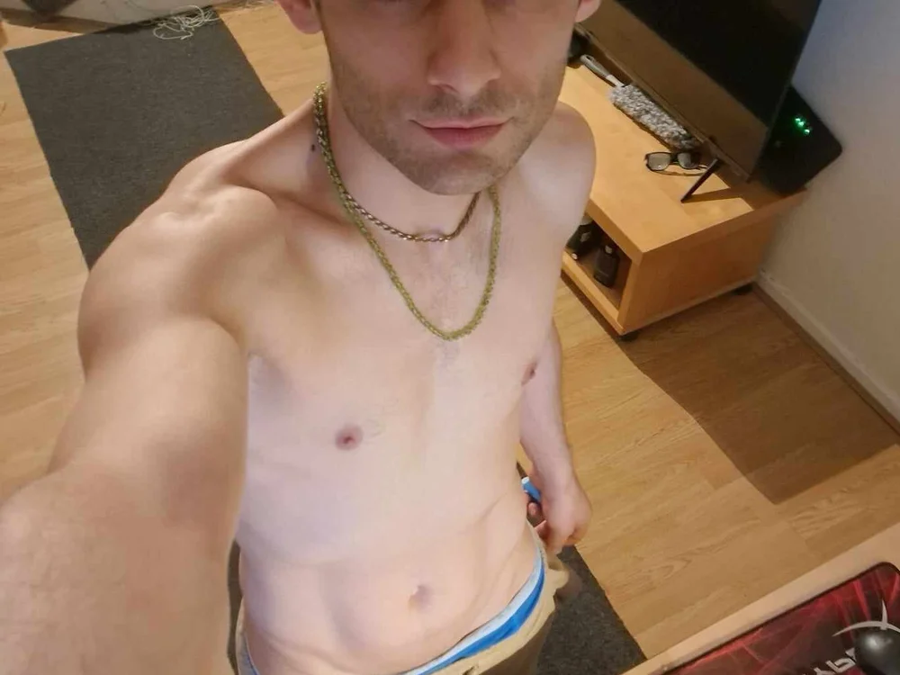Preview photo of webcam model mihaimichael on Stripchat