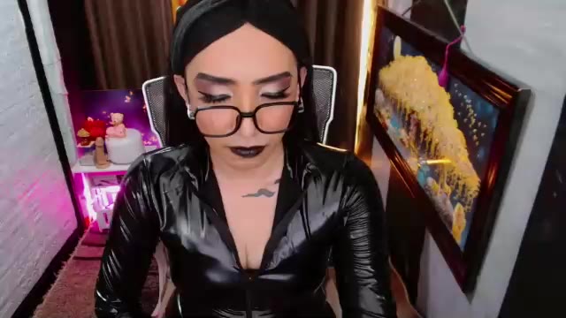 yassiered, modelo webcam de Chaturbate: fotos