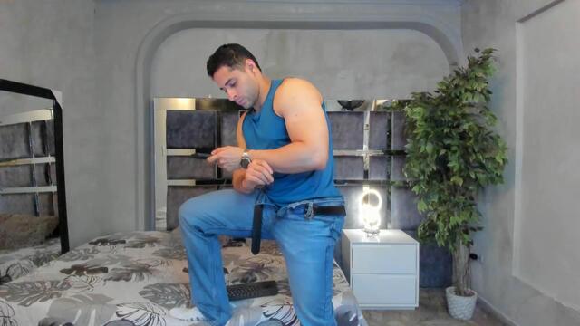 Preview photo of webcam model troy-millers on Flirt4Free