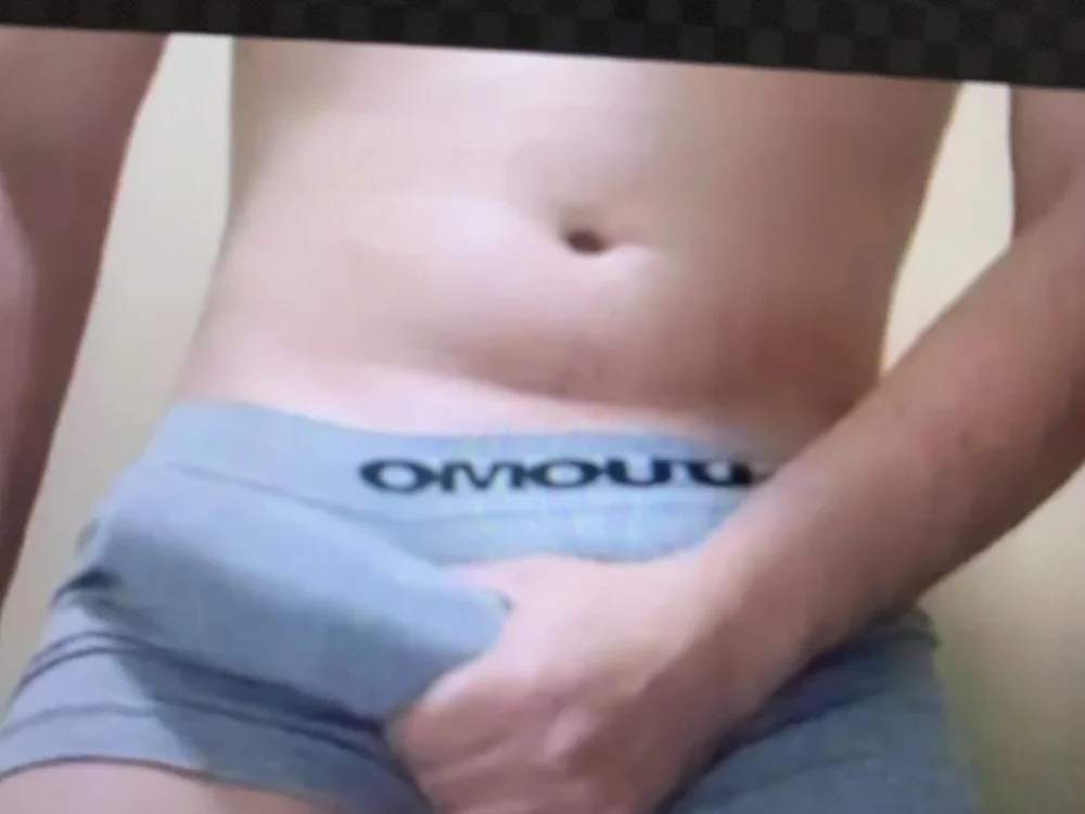 Preview photo of webcam model luuiss12 on Stripchat