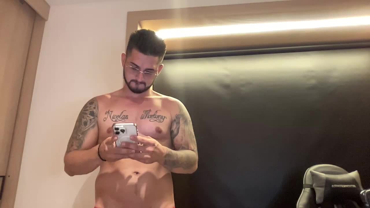 ashtonmuller, webcammodel på XloveCam: fotos